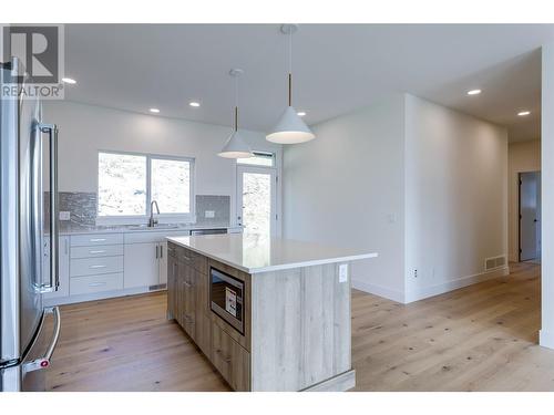 2822 Copper Ridge Drive, West Kelowna, BC - Indoor Photo Showing Kitchen With Upgraded Kitchen