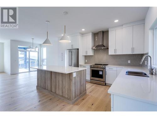 2822 Copper Ridge Drive, West Kelowna, BC - Indoor Photo Showing Kitchen With Stainless Steel Kitchen With Double Sink With Upgraded Kitchen