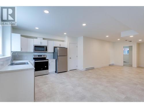 2822 Copper Ridge Drive, West Kelowna, BC - Indoor Photo Showing Kitchen