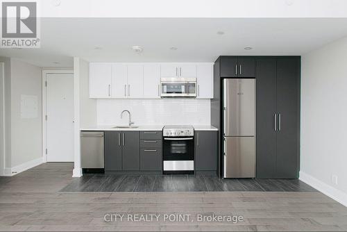 708 - 11 Walmer Street, Toronto, ON - Indoor Photo Showing Kitchen