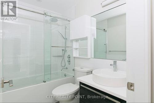 708 - 11 Walmer Street, Toronto, ON - Indoor Photo Showing Bathroom