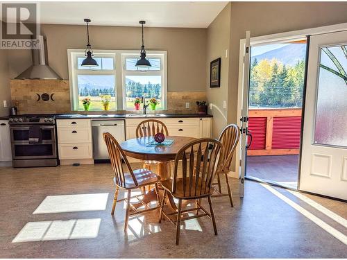 2346 Upper Glade  Road, Castlegar, BC - Indoor