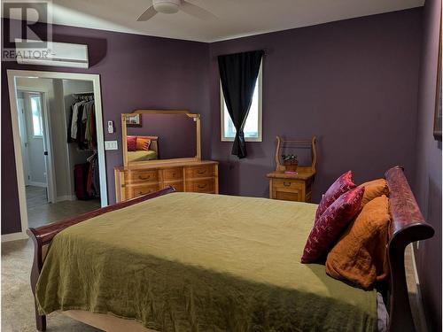 2346 Upper Glade  Road, Castlegar, BC - Indoor Photo Showing Bedroom