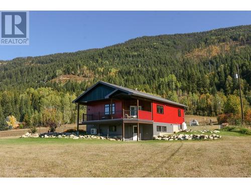 2346 Upper Glade  Road, Castlegar, BC - Outdoor