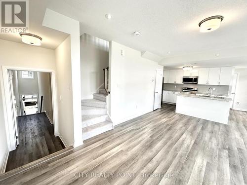 5 - 15 Fieldridge Crescent N, Brampton, ON - Indoor Photo Showing Kitchen