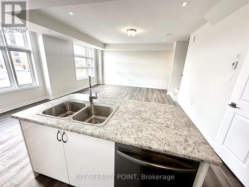 5 - 15 Fieldridge Crescent N, Brampton, ON - Indoor Photo Showing Kitchen With Double Sink