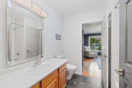 7901 Kalview Drive, Coldstream, BC - Indoor Photo Showing Bathroom