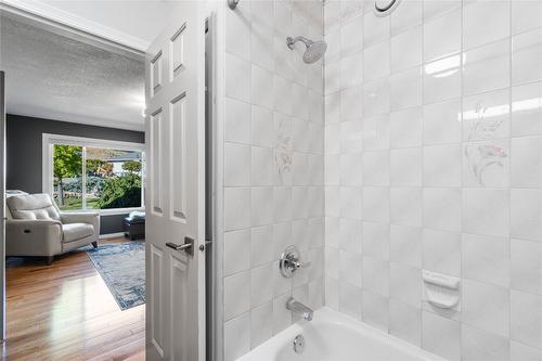 7901 Kalview Drive, Coldstream, BC - Indoor Photo Showing Bathroom