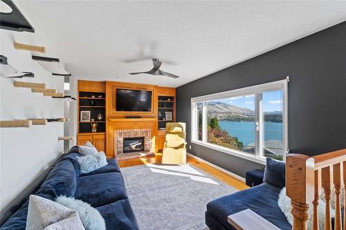 7901 Kalview Drive, Coldstream, BC - Indoor Photo Showing Living Room With Fireplace