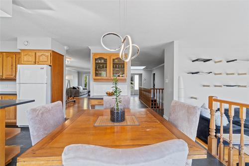 7901 Kalview Drive, Coldstream, BC - Indoor Photo Showing Dining Room