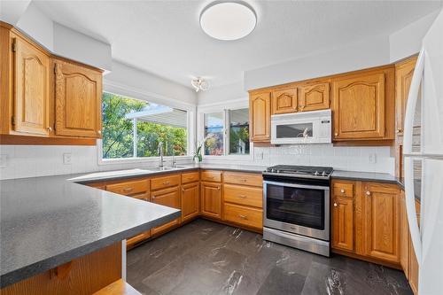 7901 Kalview Drive, Coldstream, BC - Indoor Photo Showing Kitchen With Double Sink