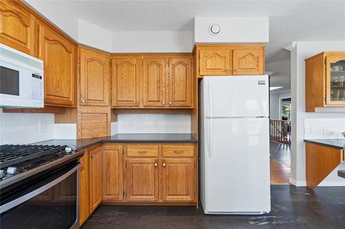 7901 Kalview Drive, Coldstream, BC - Indoor Photo Showing Kitchen