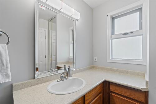 7901 Kalview Drive, Coldstream, BC - Indoor Photo Showing Bathroom