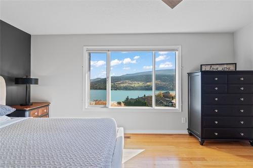 7901 Kalview Drive, Coldstream, BC - Indoor Photo Showing Bedroom