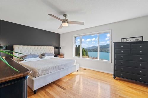 7901 Kalview Drive, Coldstream, BC - Indoor Photo Showing Bedroom