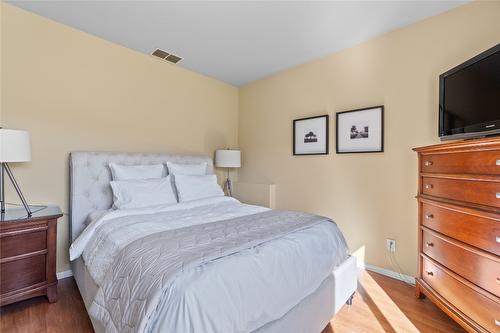 7901 Kalview Drive, Coldstream, BC - Indoor Photo Showing Bedroom