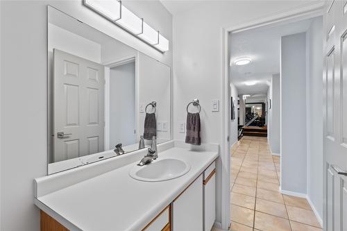 7901 Kalview Drive, Coldstream, BC - Indoor Photo Showing Bathroom