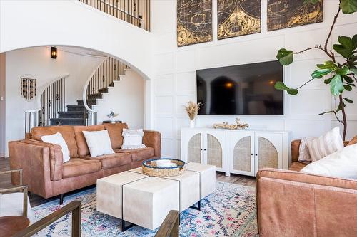 3870 Angus Drive, West Kelowna, BC - Indoor Photo Showing Living Room