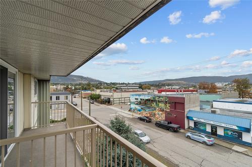 403-3304 35 Avenue, Vernon, BC - Outdoor With View