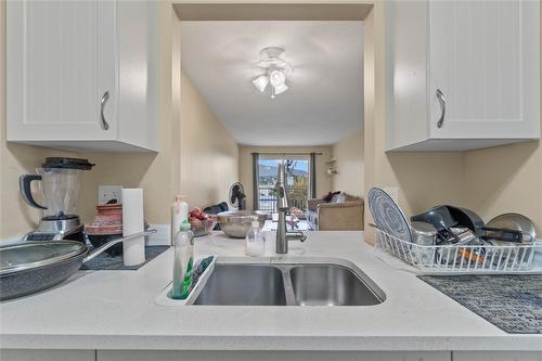 403-3304 35 Avenue, Vernon, BC - Indoor Photo Showing Kitchen With Double Sink