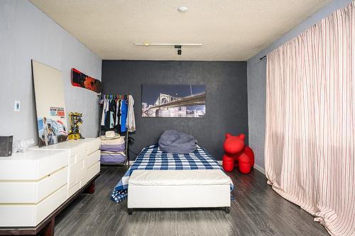 4006 Pleasant Valley Road, Vernon, BC - Indoor Photo Showing Bedroom