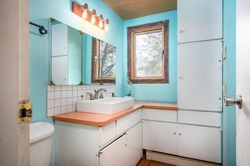 4006 Pleasant Valley Road, Vernon, BC - Indoor Photo Showing Bathroom