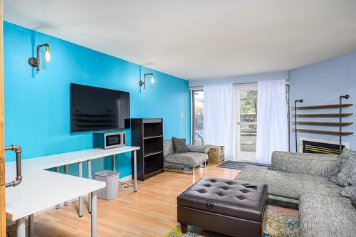 4006 Pleasant Valley Road, Vernon, BC - Indoor Photo Showing Living Room