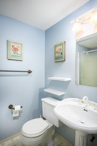 4006 Pleasant Valley Road, Vernon, BC - Indoor Photo Showing Bathroom