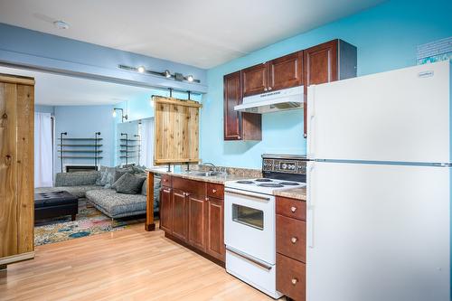 4006 Pleasant Valley Road, Vernon, BC - Indoor Photo Showing Kitchen