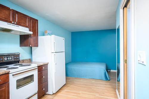 4006 Pleasant Valley Road, Vernon, BC - Indoor Photo Showing Kitchen