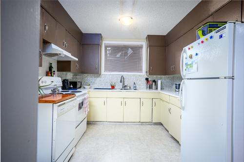 4006 Pleasant Valley Road, Vernon, BC - Indoor Photo Showing Kitchen