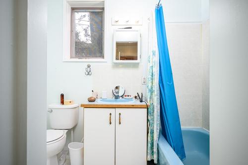 4006 Pleasant Valley Road, Vernon, BC - Indoor Photo Showing Bathroom