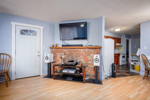 4006 Pleasant Valley Road, Vernon, BC - Indoor