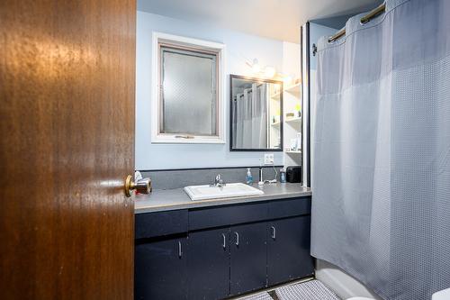 4006 Pleasant Valley Road, Vernon, BC - Indoor Photo Showing Bathroom