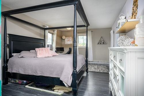 4006 Pleasant Valley Road, Vernon, BC - Indoor Photo Showing Bedroom