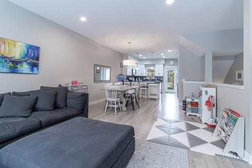 76-2490 Tuscany Drive, West Kelowna, BC - Indoor Photo Showing Living Room