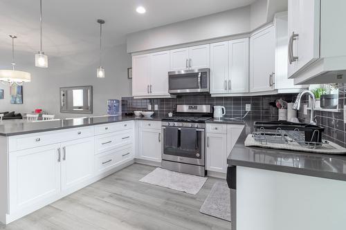 76-2490 Tuscany Drive, West Kelowna, BC - Indoor Photo Showing Kitchen With Upgraded Kitchen