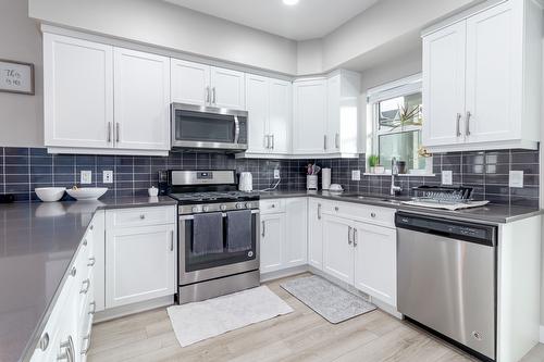 76-2490 Tuscany Drive, West Kelowna, BC - Indoor Photo Showing Kitchen