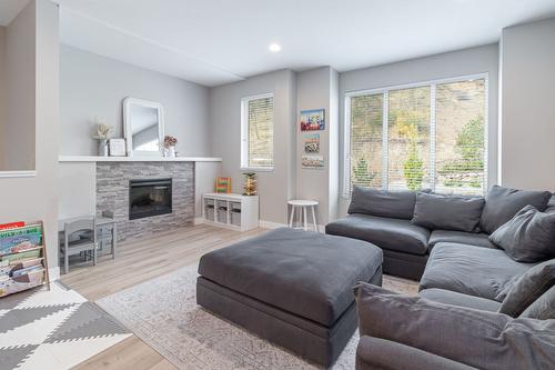 76-2490 Tuscany Drive, West Kelowna, BC - Indoor Photo Showing Living Room With Fireplace