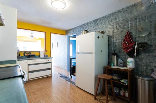 8251 Sun Valley Road, Kelowna, BC - Indoor Photo Showing Kitchen