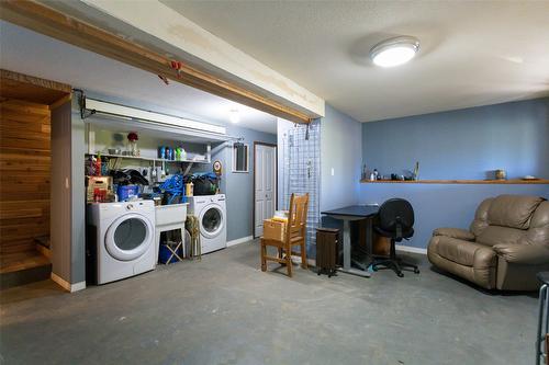 8251 Sun Valley Road, Kelowna, BC - Indoor Photo Showing Laundry Room