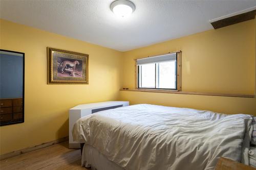 8251 Sun Valley Road, Kelowna, BC - Indoor Photo Showing Bedroom