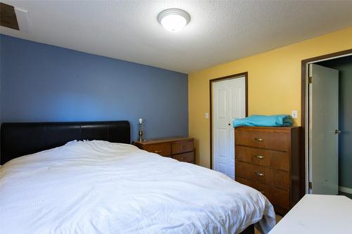 8251 Sun Valley Road, Kelowna, BC - Indoor Photo Showing Bedroom