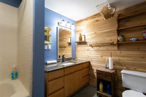 8251 Sun Valley Road, Kelowna, BC - Indoor Photo Showing Bathroom