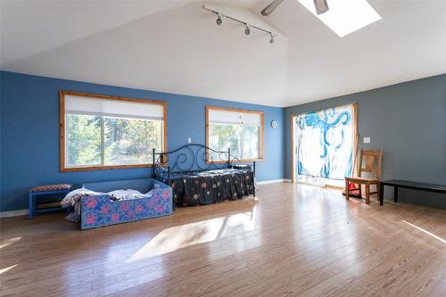 8251 Sun Valley Road, Kelowna, BC - Indoor Photo Showing Bedroom