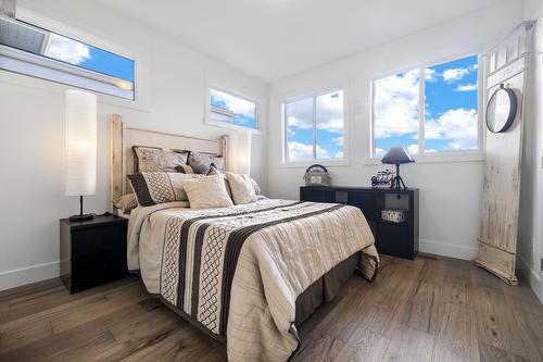 1474 Summer Crescent, Kelowna, BC - Indoor Photo Showing Bedroom