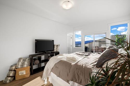 1474 Summer Crescent, Kelowna, BC - Indoor Photo Showing Bedroom