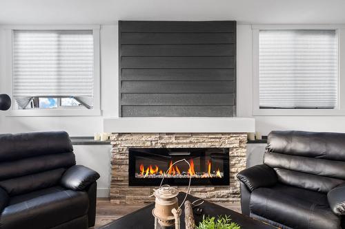 1474 Summer Crescent, Kelowna, BC - Indoor Photo Showing Living Room With Fireplace