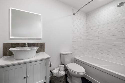 1474 Summer Crescent, Kelowna, BC - Indoor Photo Showing Bathroom