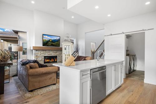 1474 Summer Crescent, Kelowna, BC - Indoor With Fireplace